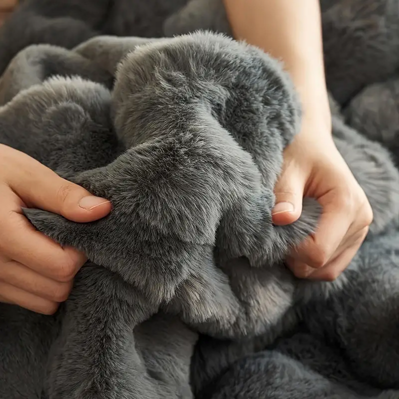 Luxury Faux Fur Bubble Blanket – Ultra Soft Plush Throw for Bed & Sofa