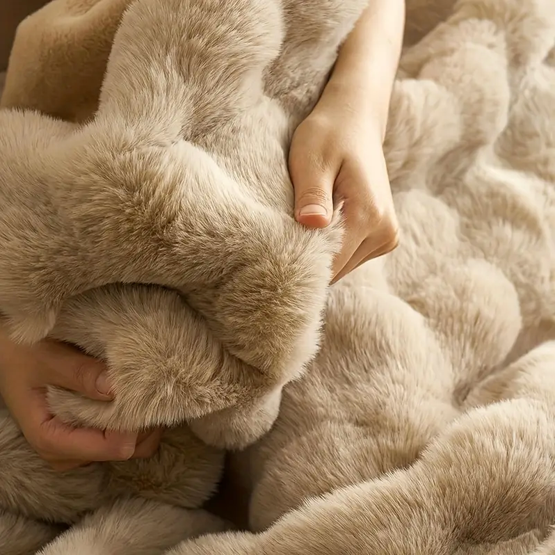 Luxury Faux Fur Bubble Blanket – Ultra Soft Plush Throw for Bed & Sofa