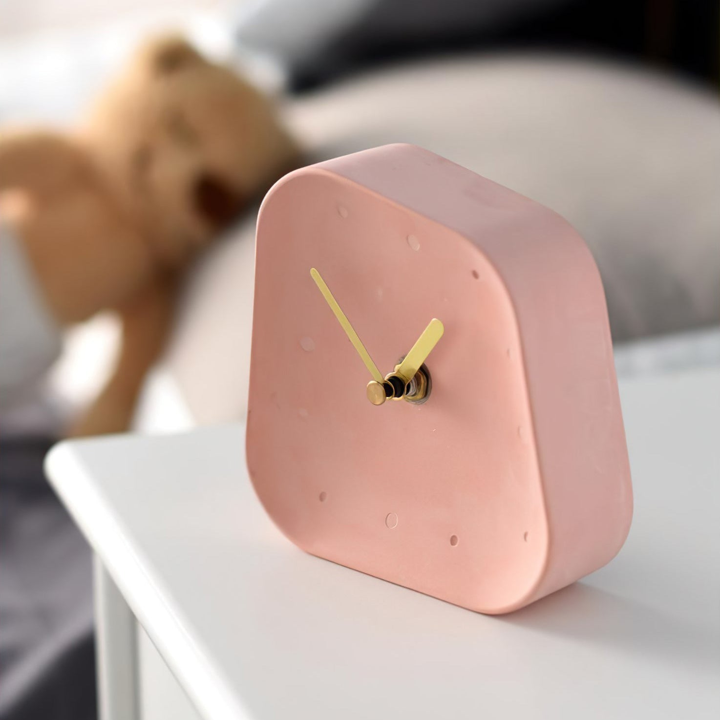 Modern Aluminum Desk Clock – Silent Non-Ticking Minimalist Table Clock