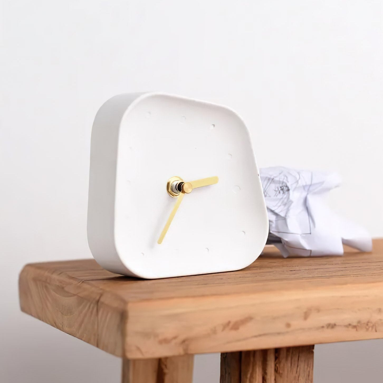 Modern Aluminum Desk Clock – Silent Non-Ticking Minimalist Table Clock
